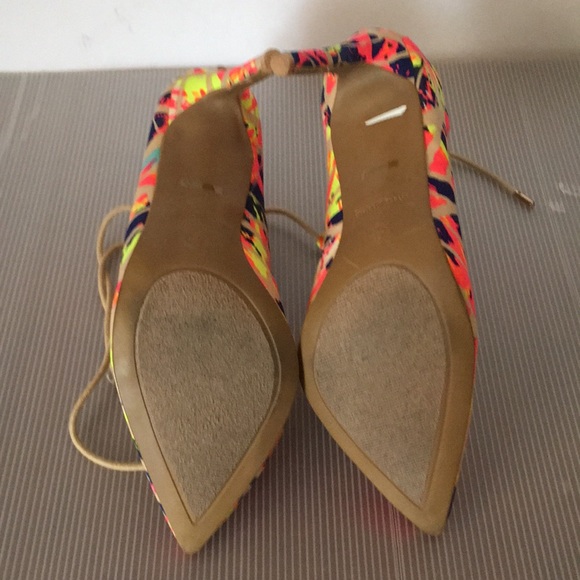 New Pumps/heels - Picture 3 of 5
